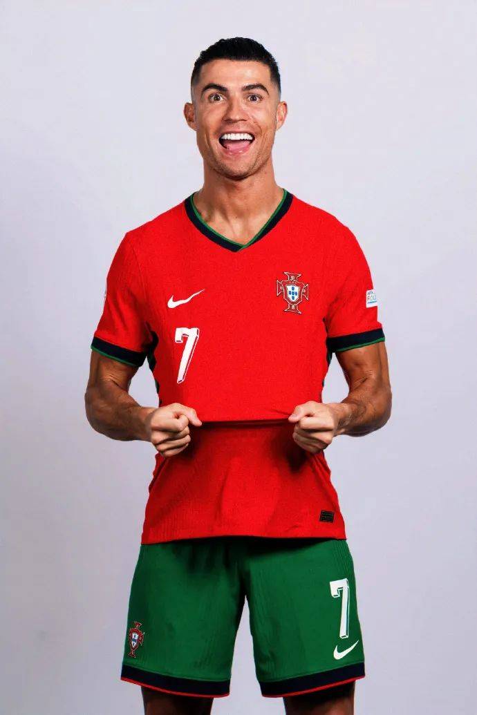 里肯：拜仁本赛季的表现非常出色，他们有望赢得三冠王（里肯：拜仁本季表现抢眼，三冠在望）