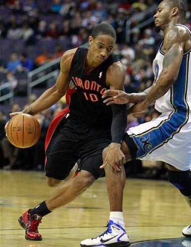 歌名应景，著名歌唱家波切利在世界杯抽签仪式演唱《今夜无人入眠》（波切利亮相世界杯抽签仪式，献唱应景《今夜无人入眠）