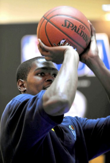 电讯报：切尔西为帕尔默定制特殊战靴，保护受伤脚趾助其康复（电讯报：切尔西为帕尔默打造专属护趾战靴，助其脚趾伤势康复）