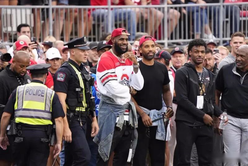 埃迪-豪：希望纽卡尽快明确球场改善方向，但不是仓促完成（埃迪-豪：盼纽卡尽快敲定球场改造方向，但不主张匆忙推进）